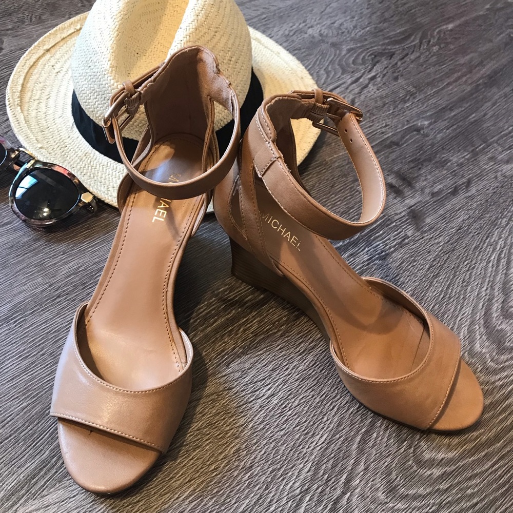 Michael Kors Wedged Sandal Tan